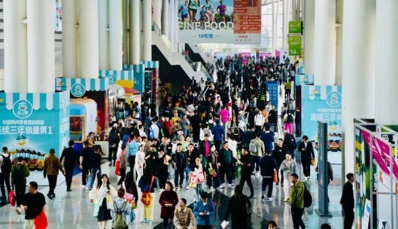 2025������ʾ��ҵ���·�չ����ڳɶ���Ļ