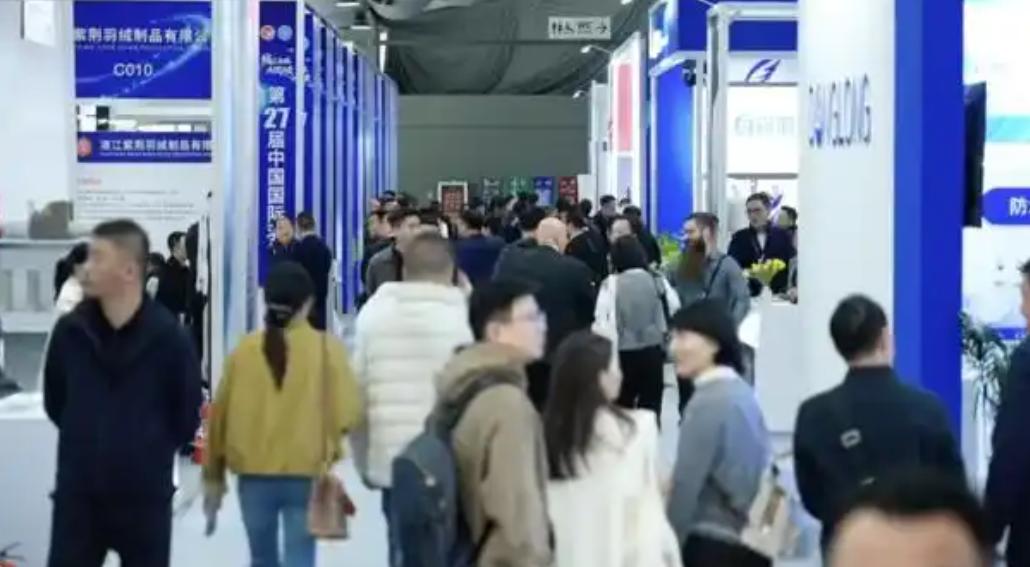 ��27���𲩻��ڽ��ճ������չ������Բ����Ļ