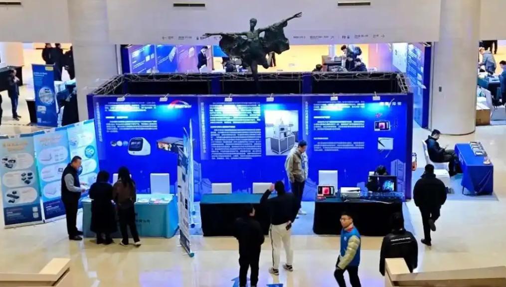 26�һ��᱾����ҵ����2025�����߶˿�ѧ�����봫������Ჩ����