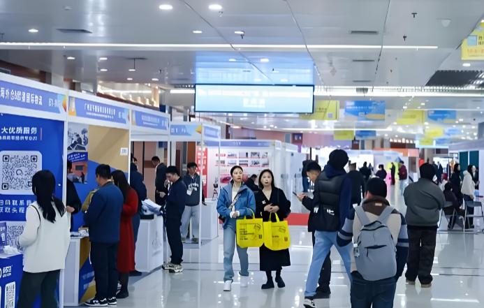 �������������ڻ�����֯��ҵ�μ�չ�ᡢ��չ�г�