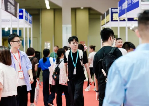 2025��ʮ���й������ڣ����ʾ�������Ӧ��װ��������